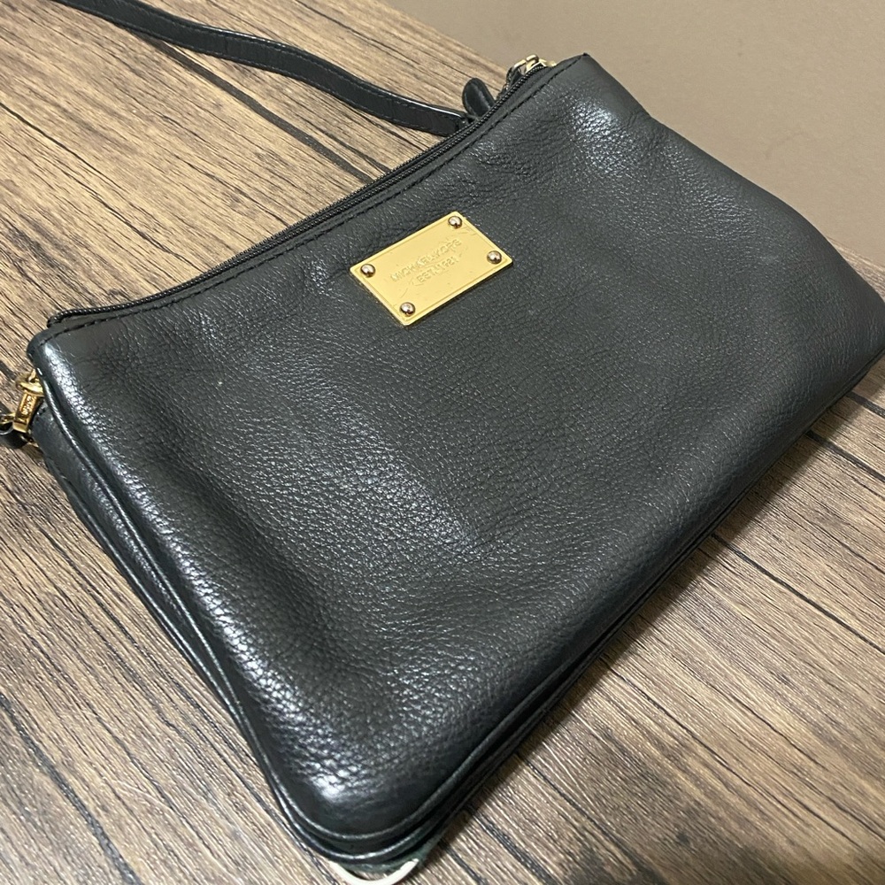 Black Michael Kors Crossbody Bag